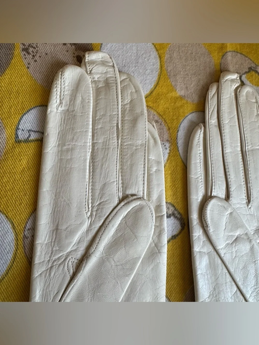 Vintage NWT Grandoe silk lined Leathers cream gloves size 6